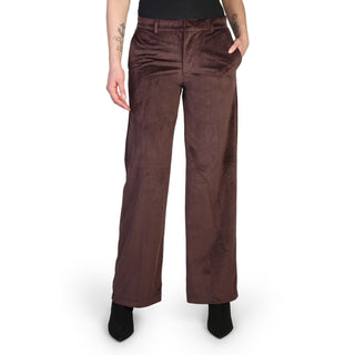 Levis Trousers: 4-Pocket Zip-Up with Visible Logo