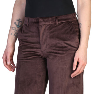 Levis Trousers: 4-Pocket Zip-Up with Visible Logo